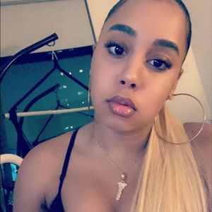 Meet your Posher, Mercedes